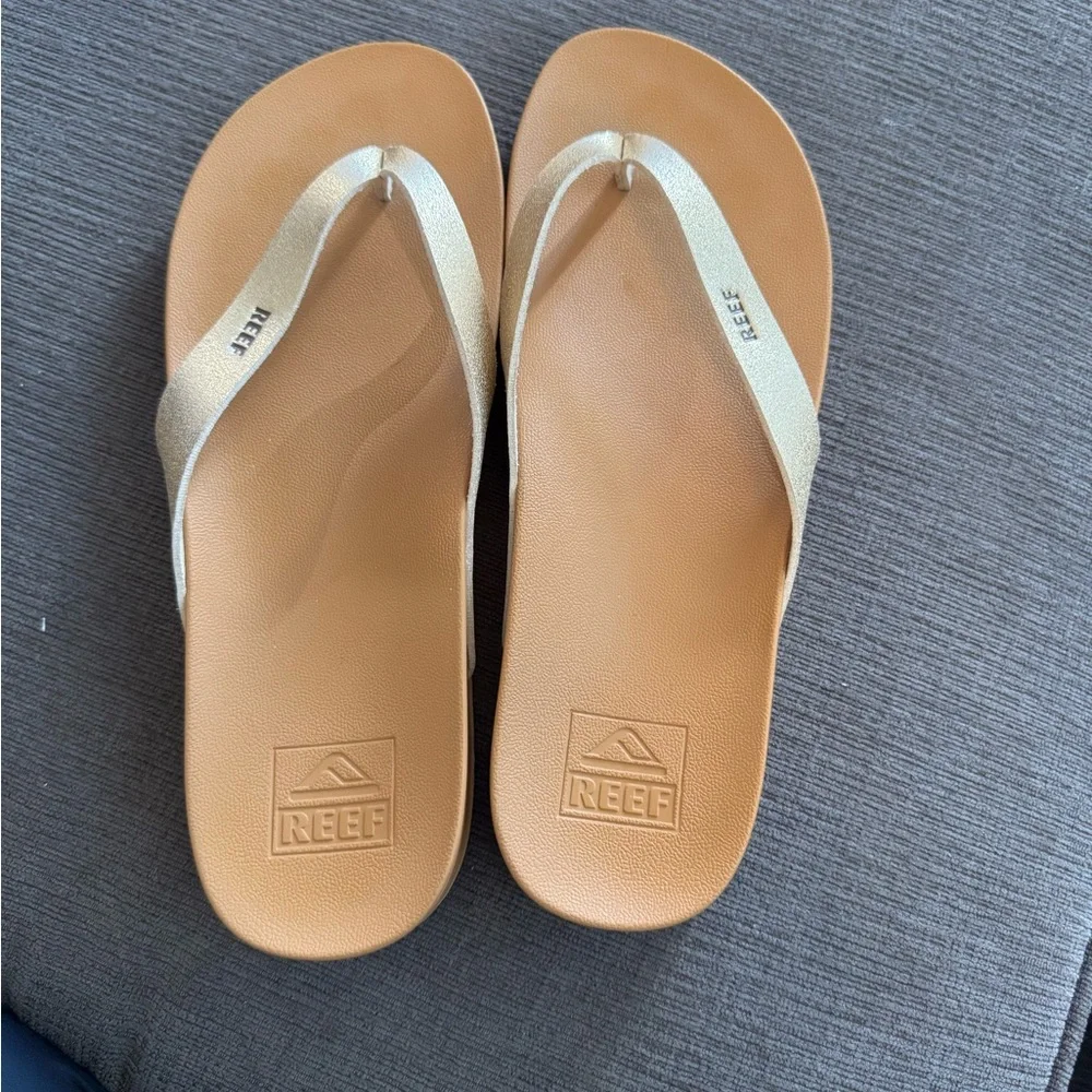 Reef Women’s Gold Metallic Flip Flop Sandals - Picture 1 of 4